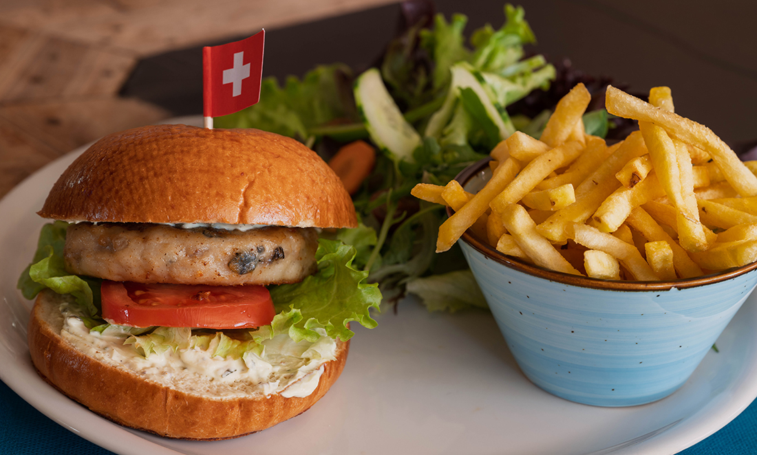 Le Fishburger du restaurant des Rangiers, 100% suisse Le Fishburger du restaurant des Rangiers, 100% suisse